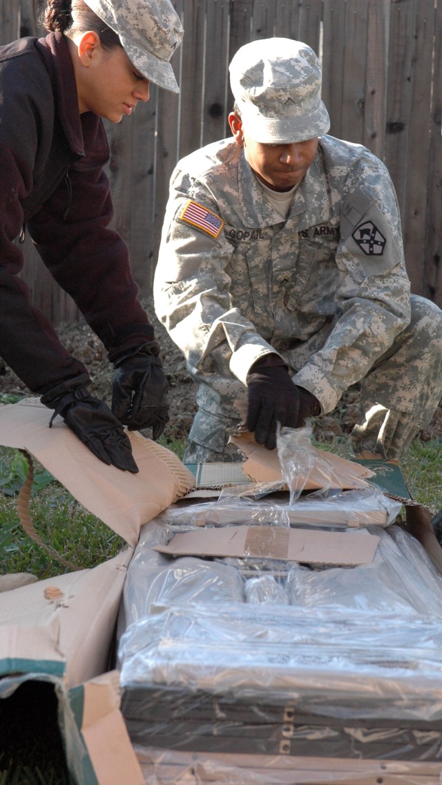 "Team Wagonmasters" rear detachment volunteer during Phantom family time on Dec. 3 to build a gazebo at the home of Sgt. Kimberly Munley, the civilian officer who was injured during the Nov. 5 shootings. (U.S. Army photo by Cpl. Jessica Hampton,...