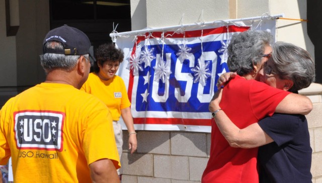 USO collects holiday cheer for Hawaii&#039;s wounded warriors