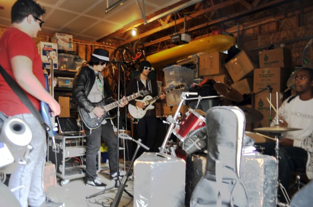 SoldierAca,!a,,cs son carves life as musician