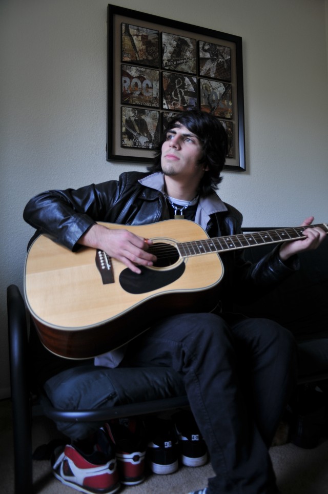 SoldierAca,!a,,cs son carves life as musician