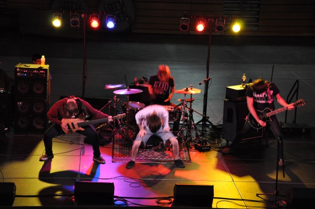 Activities entertain holdover Soldiers