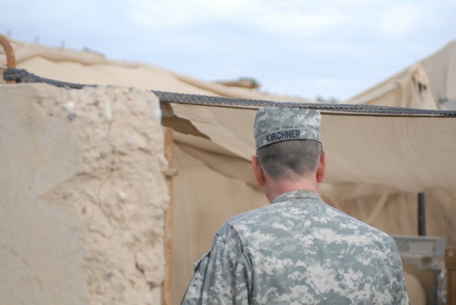 Injured combat vets visit 10th Mountain Soldiers, 1st Cav Div CG