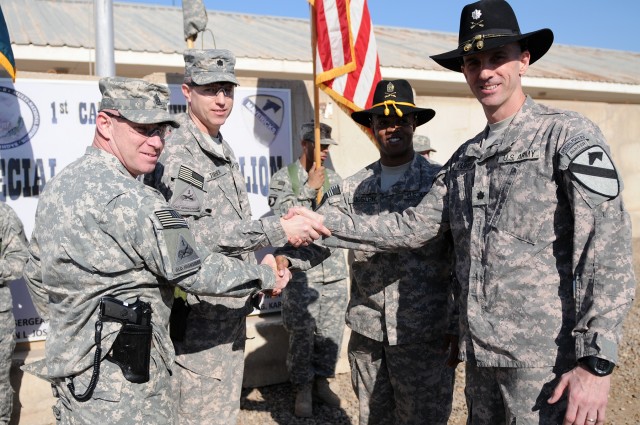 From 1st CAV to 1AD a friendly handshake