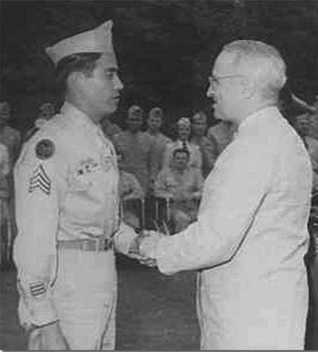 Alejandro Ruiz receives the Medal of Honor from President Truman