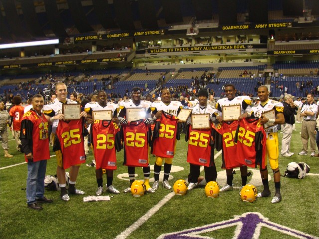 &#039;Tropic Lightning Division&#039; recognizes All-American football players
