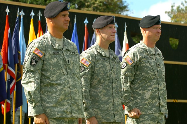 25 ID Special Troops Battalion Changes Command