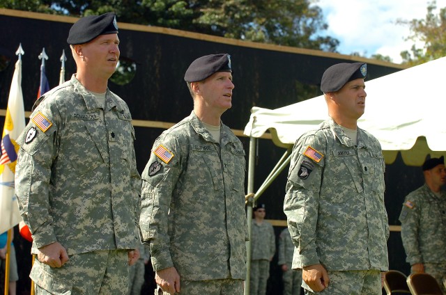 25 ID Special Troops Battalion Changes Command