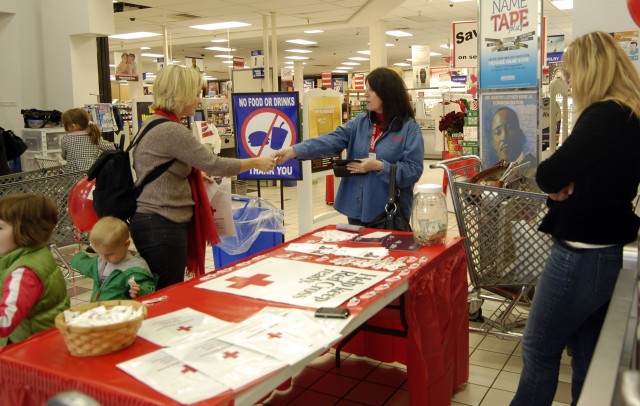Fort Irwin Red Cross station hosts volunteer drive