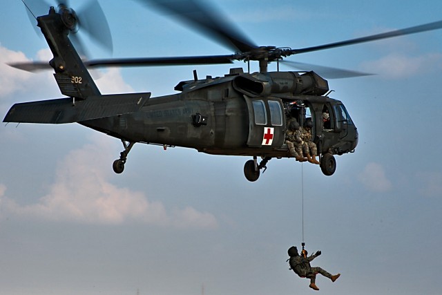 Air cavalry conducts hoist training in Iraq