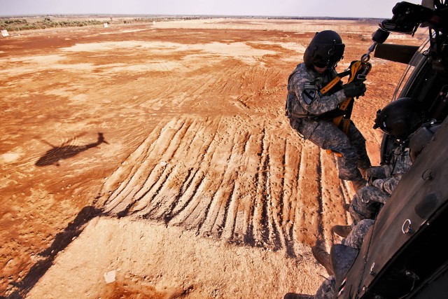 Air cavalry conducts hoist training in Iraq