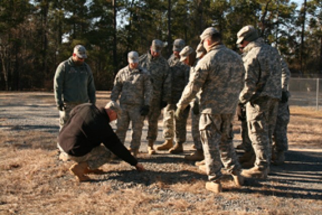 Combat advisors learn to spot IED signs