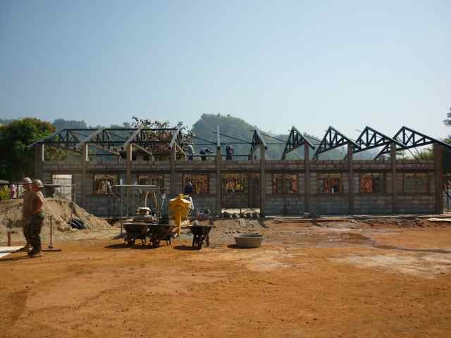U.S. and Thai engineers construct school building