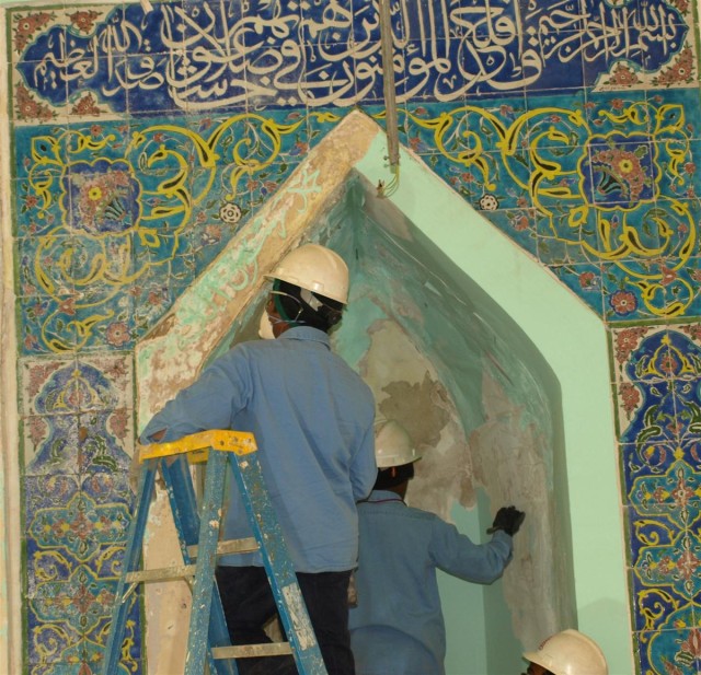 Military officials, Muslims renovate mosque at Taji