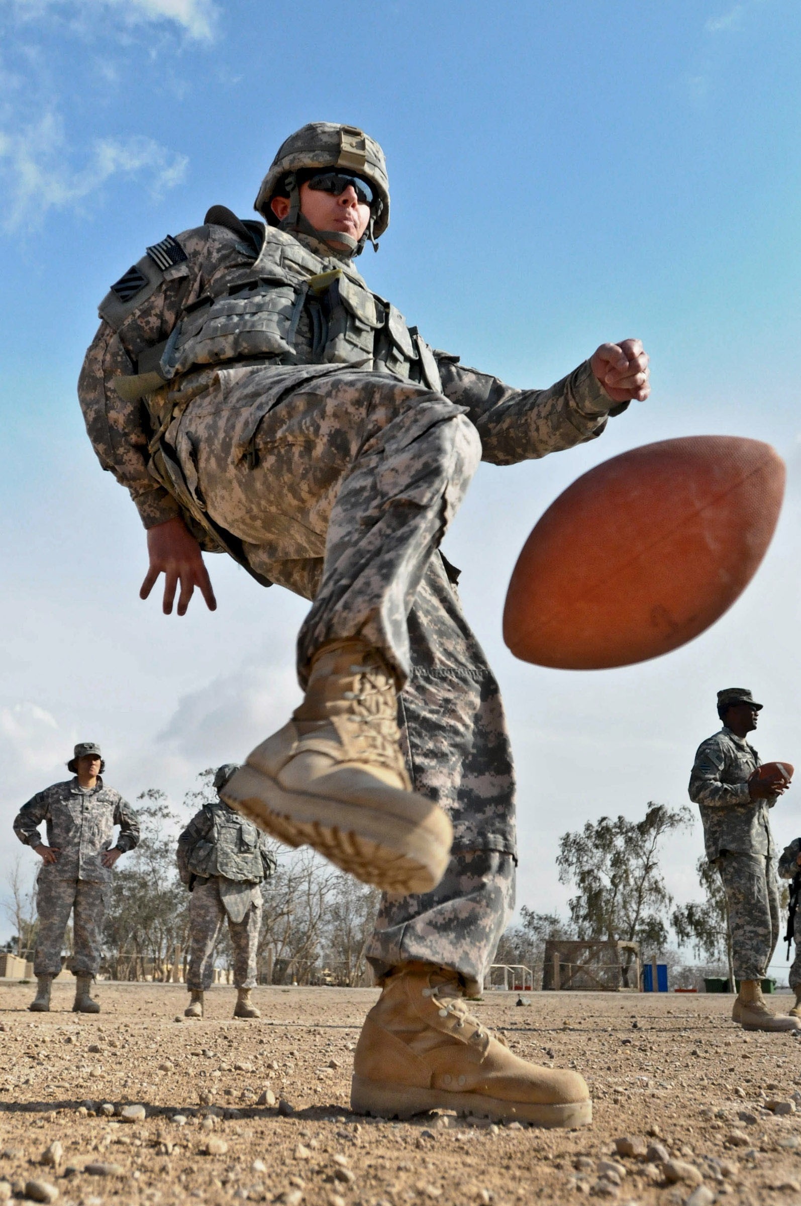 Soldiers in Iraq watch Super Bowl, Article