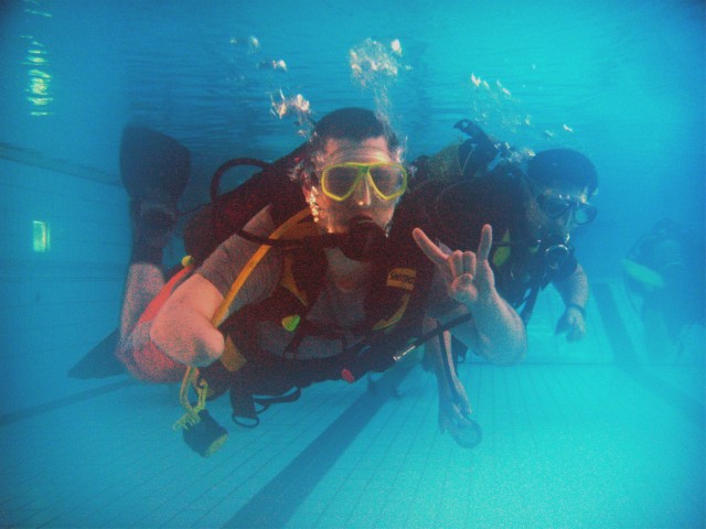 Wounded warriors find joy in scuba diving