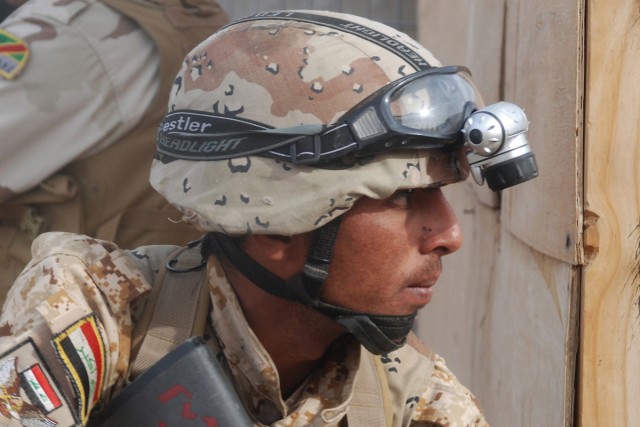 Iraqi commandos train to train others