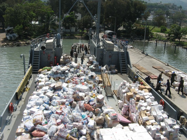 Army Watercraft deliver in Haiti&#039;s relief effort