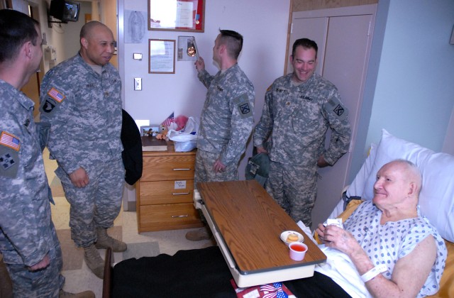 Soldiers visit hospitalized veterans