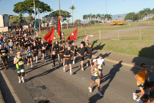 Soldiers are Army Strong in Great Aloha Run