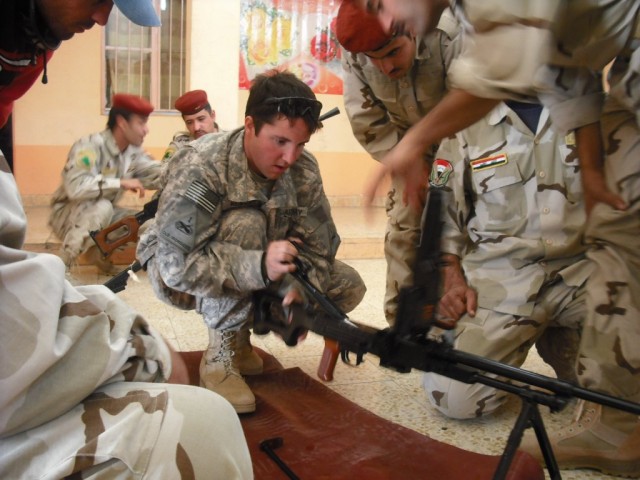 Iraqi border police conduct weapons classes