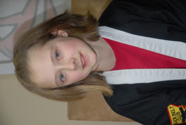 Teenager &#039;makes the cut&#039;: DPWAca,!E+civilian&#039;s daughter donates hair to charity