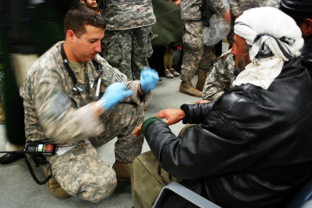 TF Falcon Soldiers come to the aid of avalanche victims