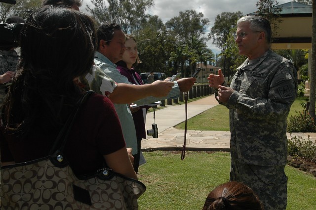 Top Army officer visits Hawaiian military families