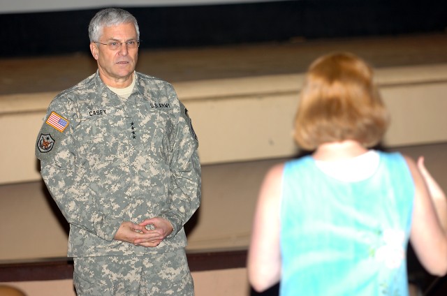 Top Army Officer visits Hawaiian military families