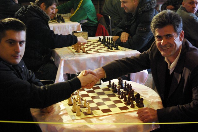 KFOR Soldiers join multi-ethnic chess tournament in Strpce/Shterpce