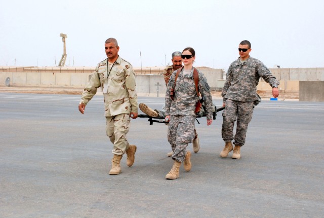 Iraqi hero medic receives MEDEVAC training