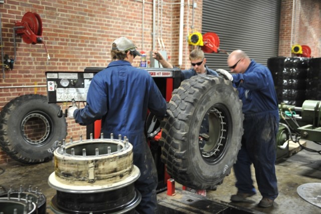 Turbine engine mechanics show versatility