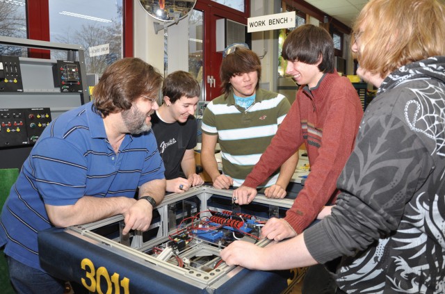 Wowing with Frau POW: High school robotics team gears up for international competition in Las Vegas