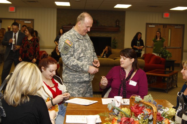 IMCOM commander thanks Soldiers, Families