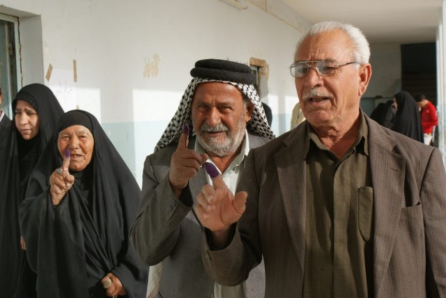 Proud Iraqis Vote in Nasiriyah