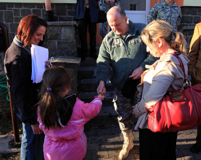 Installation Management Command Commander, Lt. Gen. Rick Lynch visits Europe