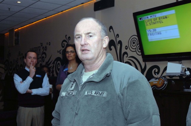 D6 visits U.S. Army Garrison Kaiserslautern