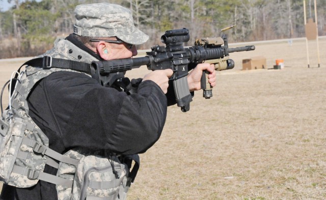 Shoot Down Assessment Team Soldiers receive advanced weapons training