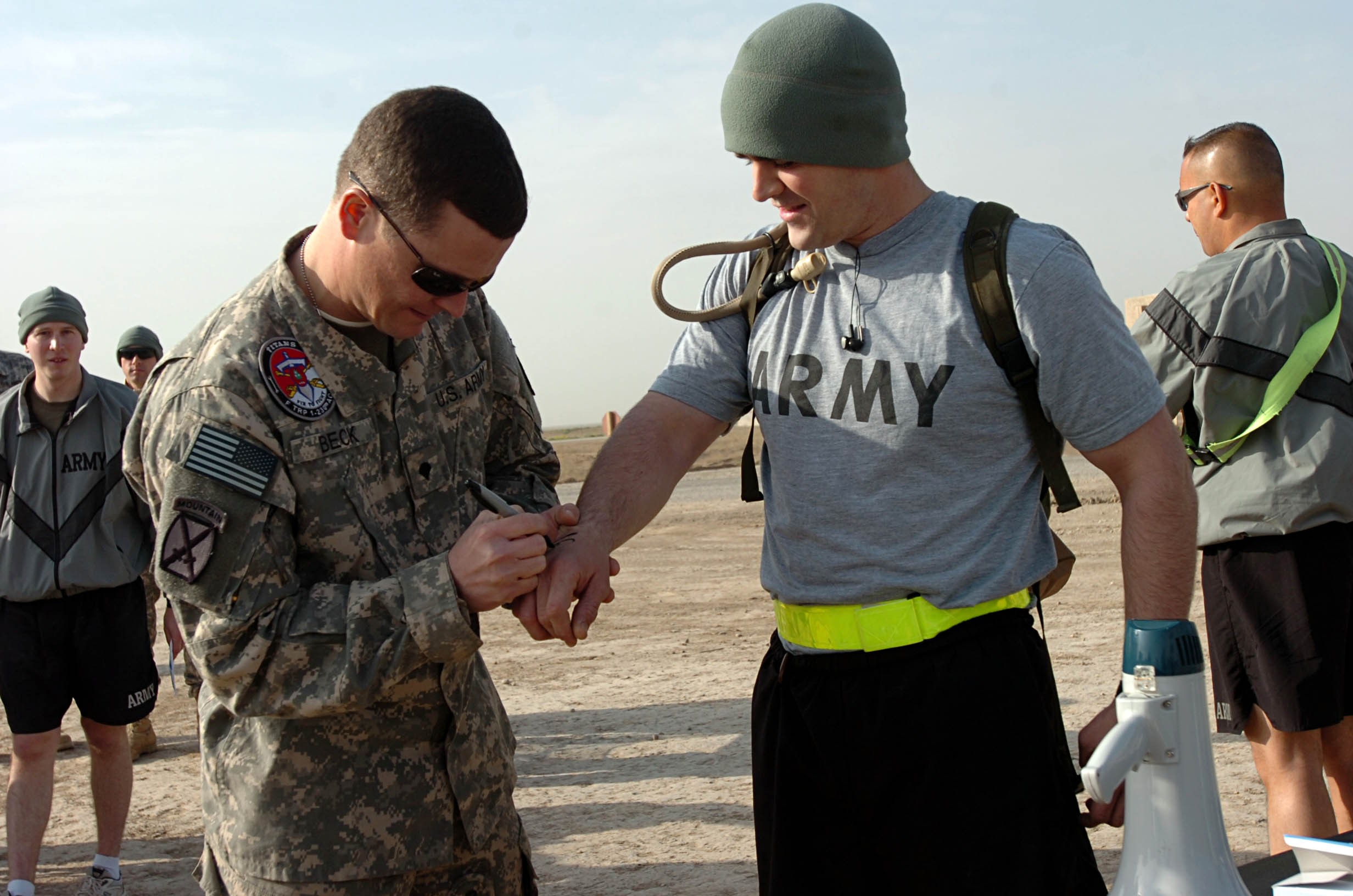 DVIDS - News - Ft. Campbell Soldiers honored at Tennessee Titans game