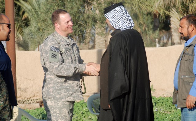 Soldier receives tribal honor for service in Iraq