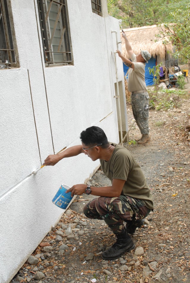 U.S. AND PHILIPPINE MEDICAL OPERATIONS DURING EXERCISE BALIKATAN 2010 IN THE PHILIPPINES