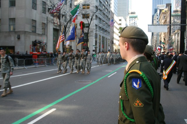 Irish troops Honor New York&#039;s 69th Infantry Regiment