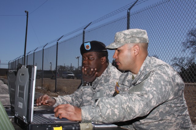324th ESB troubleshoot data links during COMEX