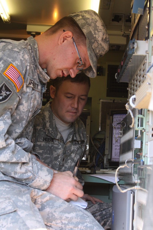 324th ESB troubleshoot data links during COMEX