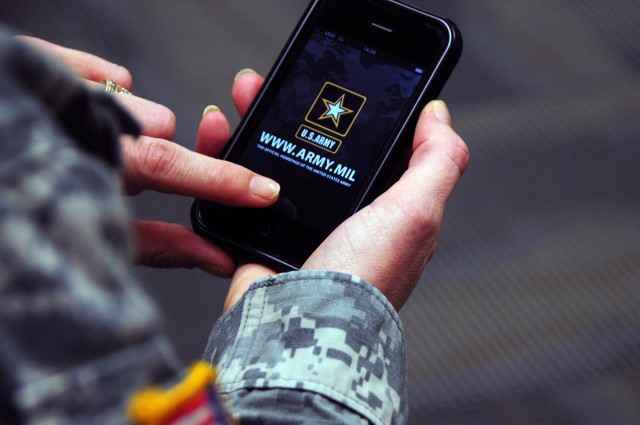 Army, Apple meet to discuss hand-held solutions for Warfighters