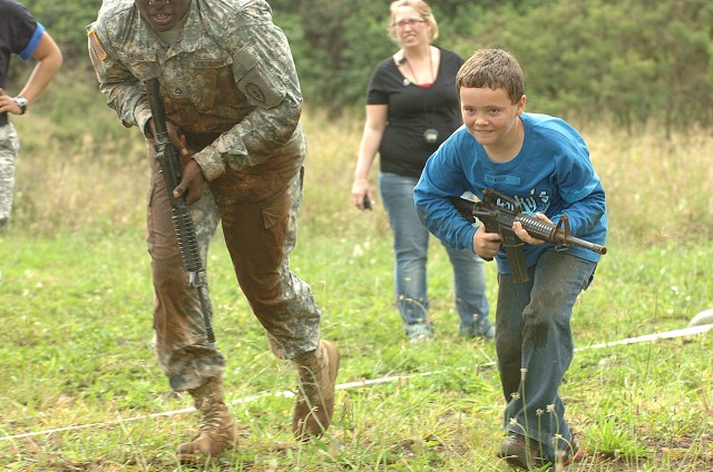 Children of Deployed Soldiers compete in 2/6 CAV Spur Ride