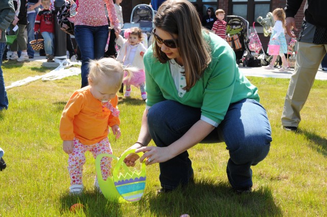 Fort Bragg paratroopers, Families celebrate Easter early