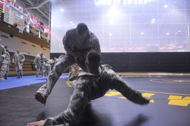 Soldiers Take Part in Level Two Combatives