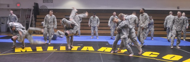 Soldiers Take Part in Level Two Combatives