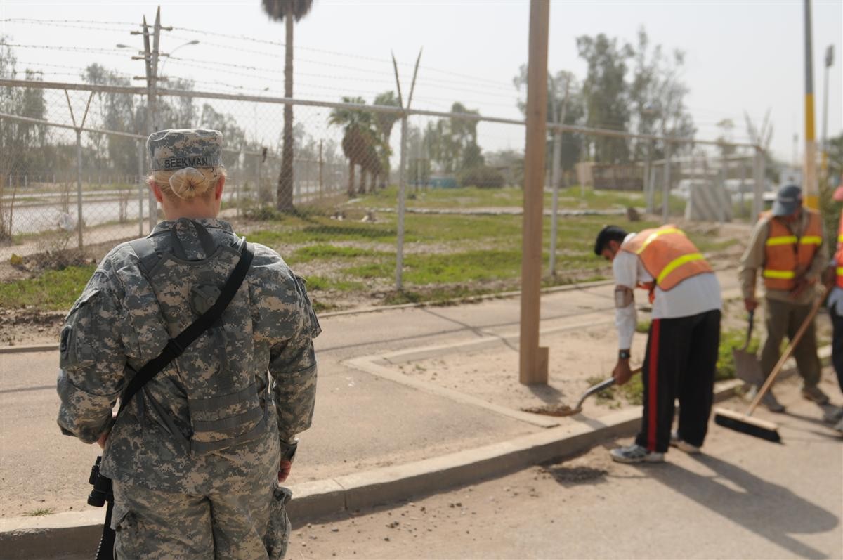 Michigan Guardsmen escort Iraqi workers at JBB | Article | The United  States Army