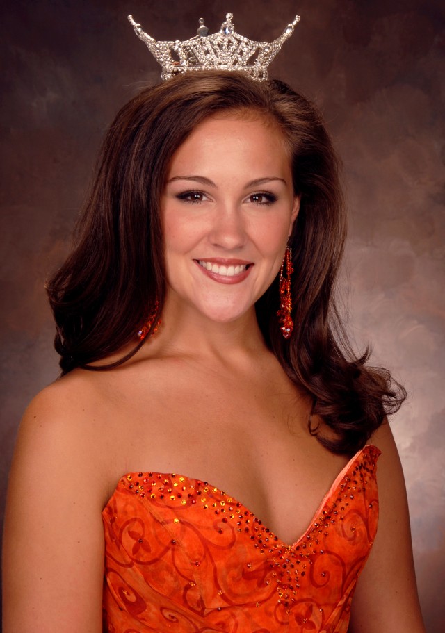 Miss Alabama contestants visit Fort Rucker